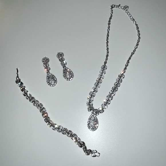 Perfect Condition Cubic Zirconia Bridal Jewelry Set - Picture 1 of 5